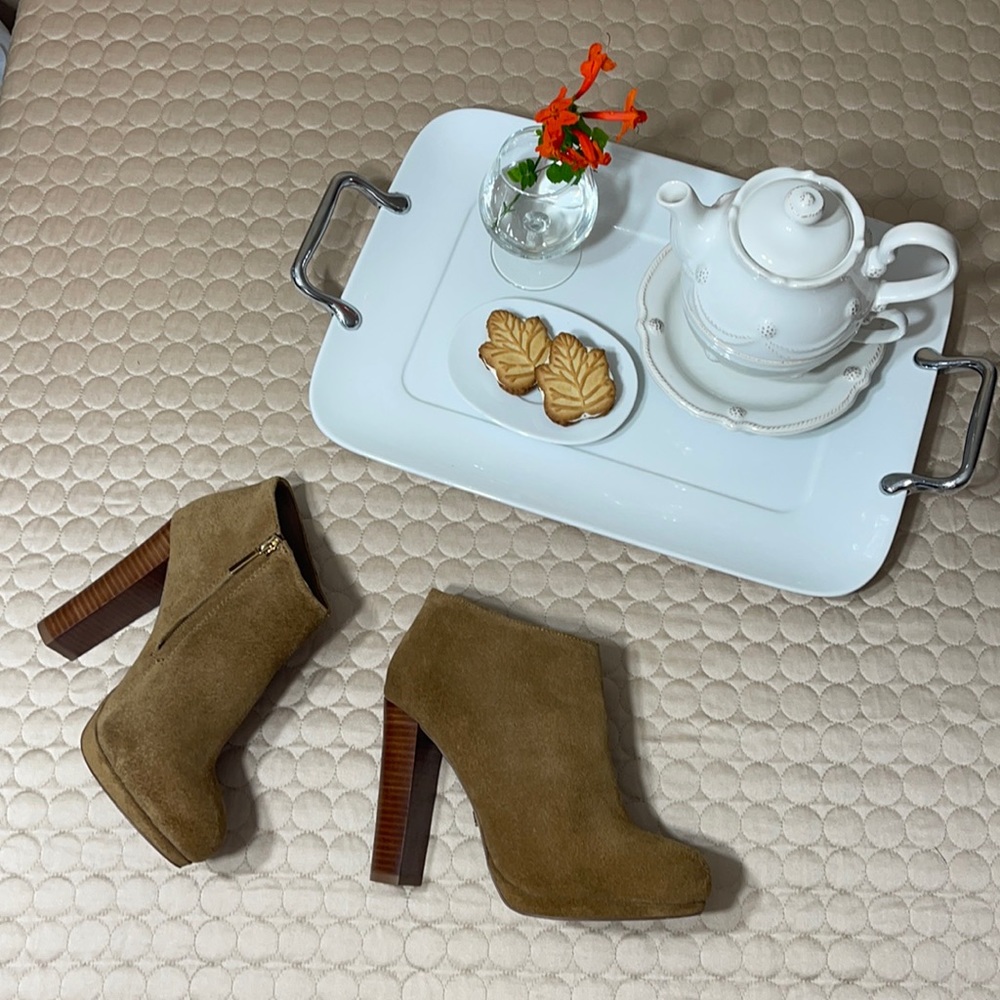🌱 Victoria Secrets Genuine Suede Boots